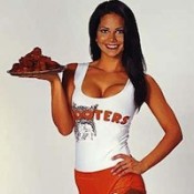 hooters-girl-wings