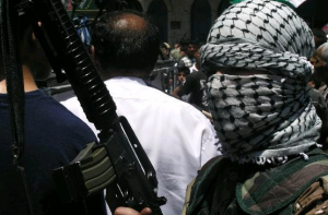 Palestinian_militant_with_rifle