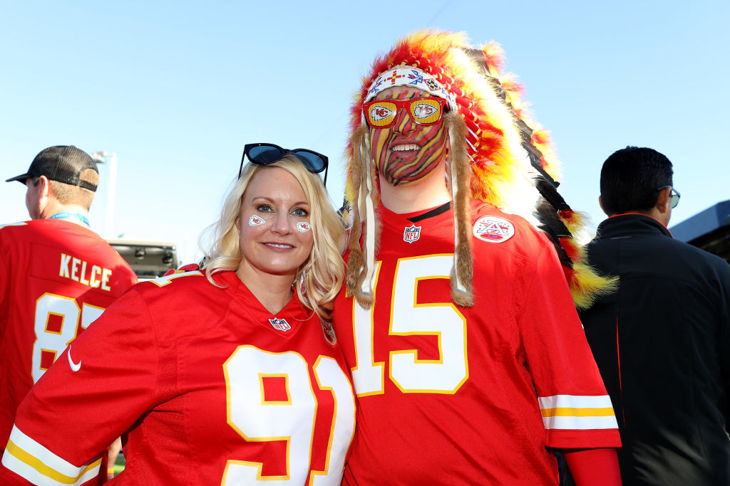 Washington NFL team bans fans from wearing Native American dress