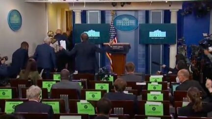 Reporters Shout After White House Coronavirus Task Force