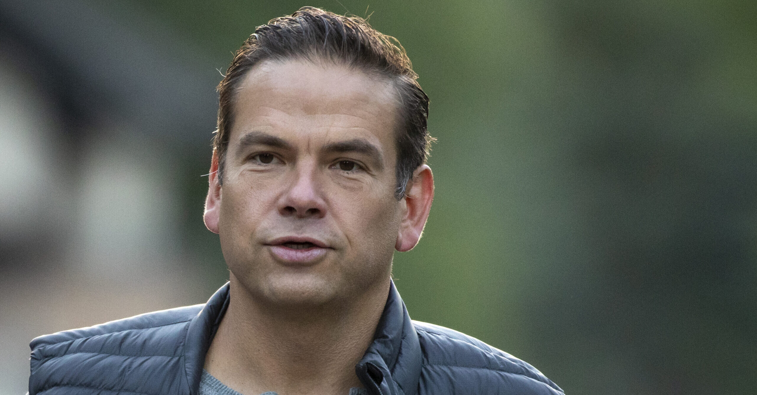 Lachlan Murdoch Views Trump as Bad for America, But Keeps Fox News Behind Him Because It’s Good for Business (mediaite.com)