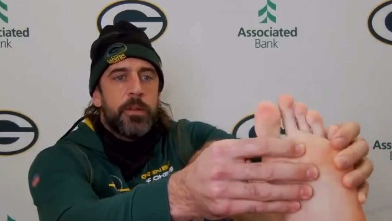 Aaron Rodgers proves he doesn't have Covid toe