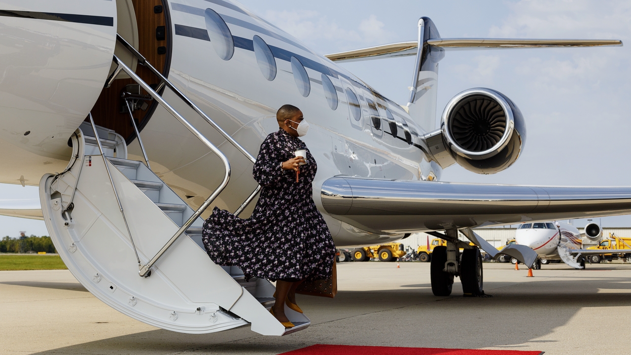 FLINT, MI - SEPTEMBER 22: Senior advisor to Democratic presidential nominee Joe Biden, Symone Sanders arrives at Bishop International Airport on September 22, 2020 in Flint, Michigan. Sanders was accompanying Sen. Kamala Harris, who was making her first visit to Michigan since being tapped by Biden as his running mate. (Photo by Elaine Cromie/Getty Images)