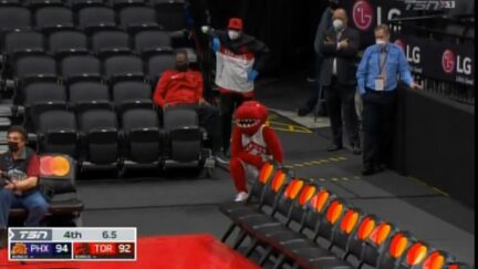 Devin Booker erupts at Toronto Raptors' mascot