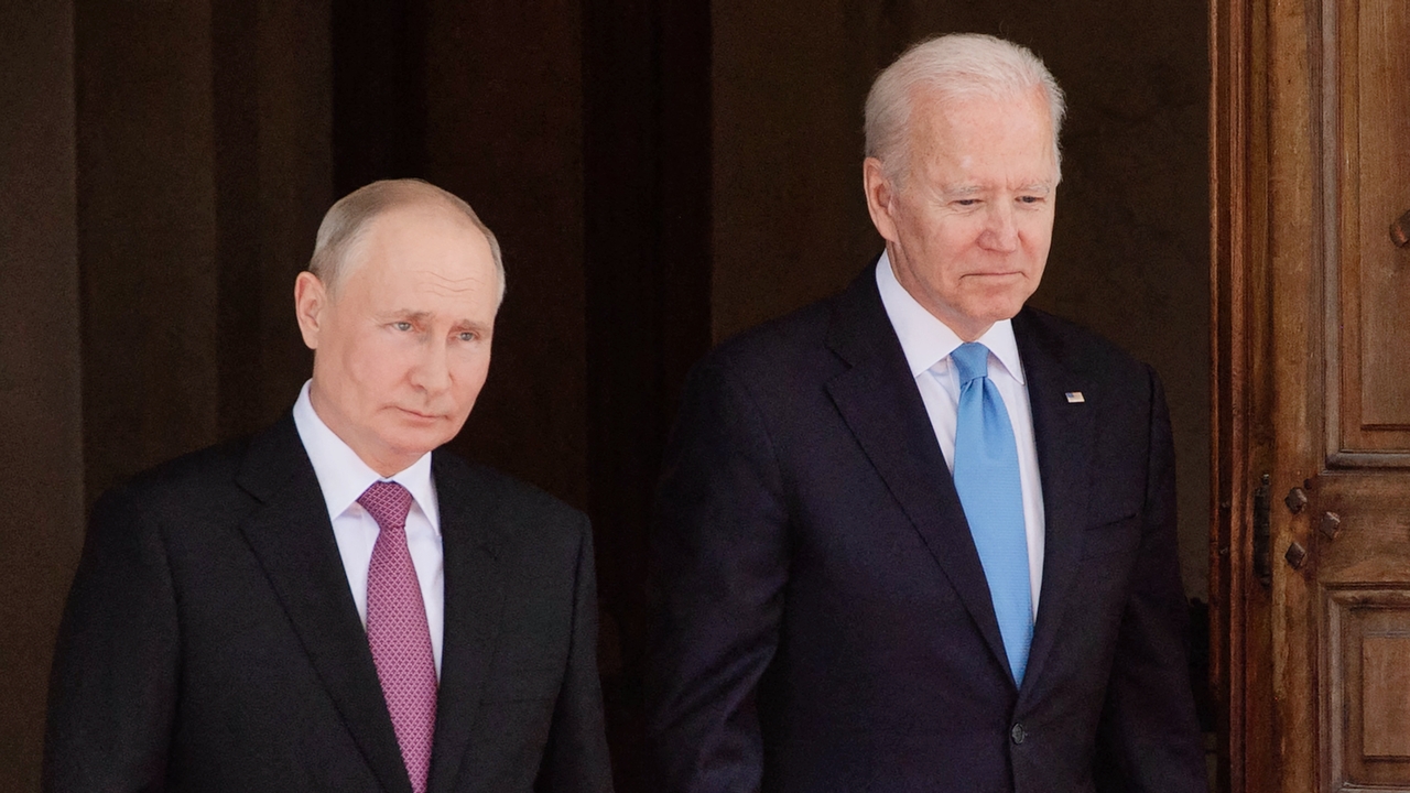 US President Joe Biden (R) and Russian President Vladimir Putin arrive for a US-Russia summit at Villa La Grange in Geneva on June 16, 2021. (Photo by SAUL LOEB / POOL / AFP) (Photo by SAUL LOEB/POOL/AFP via Getty Images)