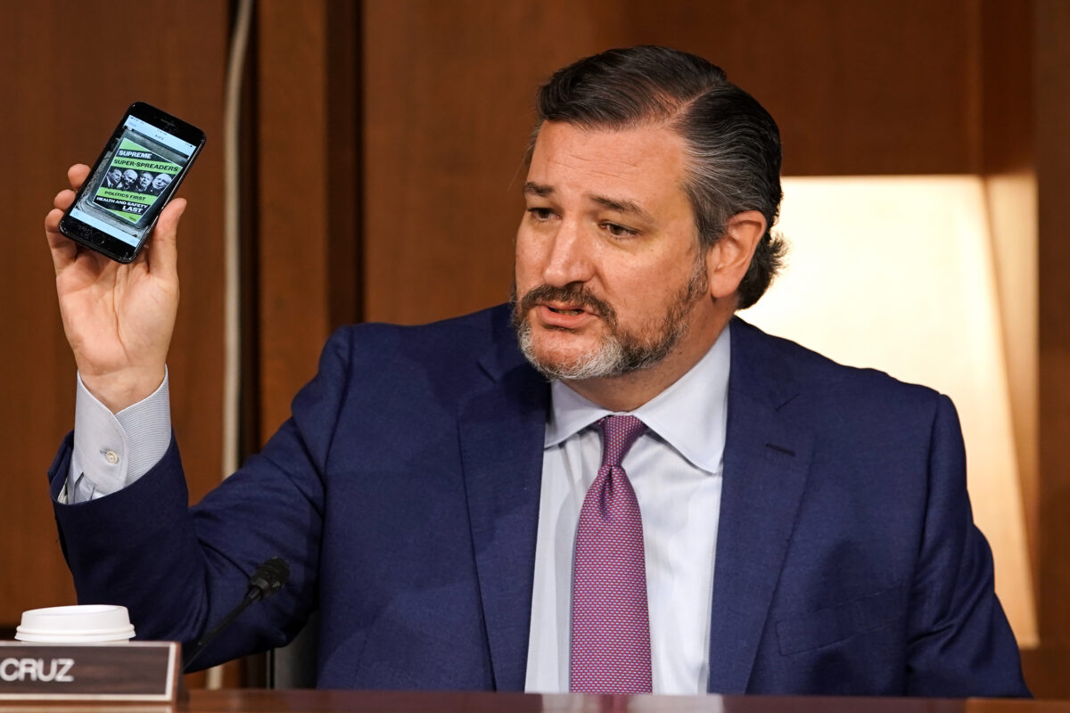 Ted Cruz Caught Checking His Twitter Mentions 