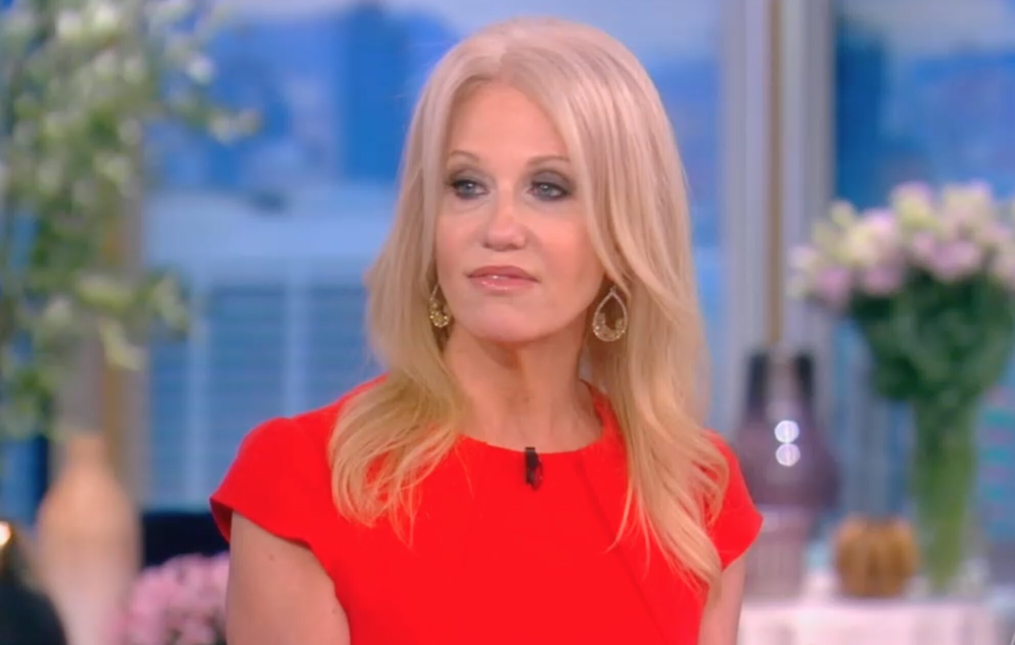 Trump Allies Suspect Kellyanne Conway Is Trashing JD Vance to the Press: Trump Is ‘Pissed off About It’ (mediaite.com)