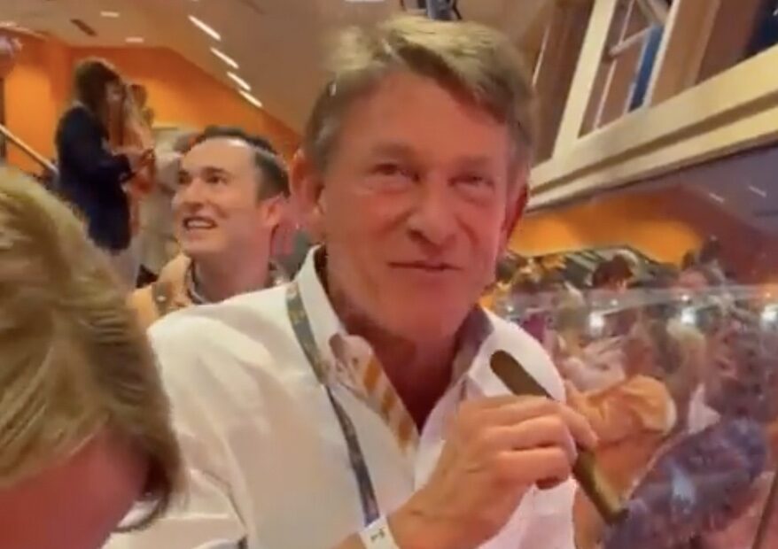 Tennessee FB Starts a GoFundMe After Fans Tear Down Goal Posts, But