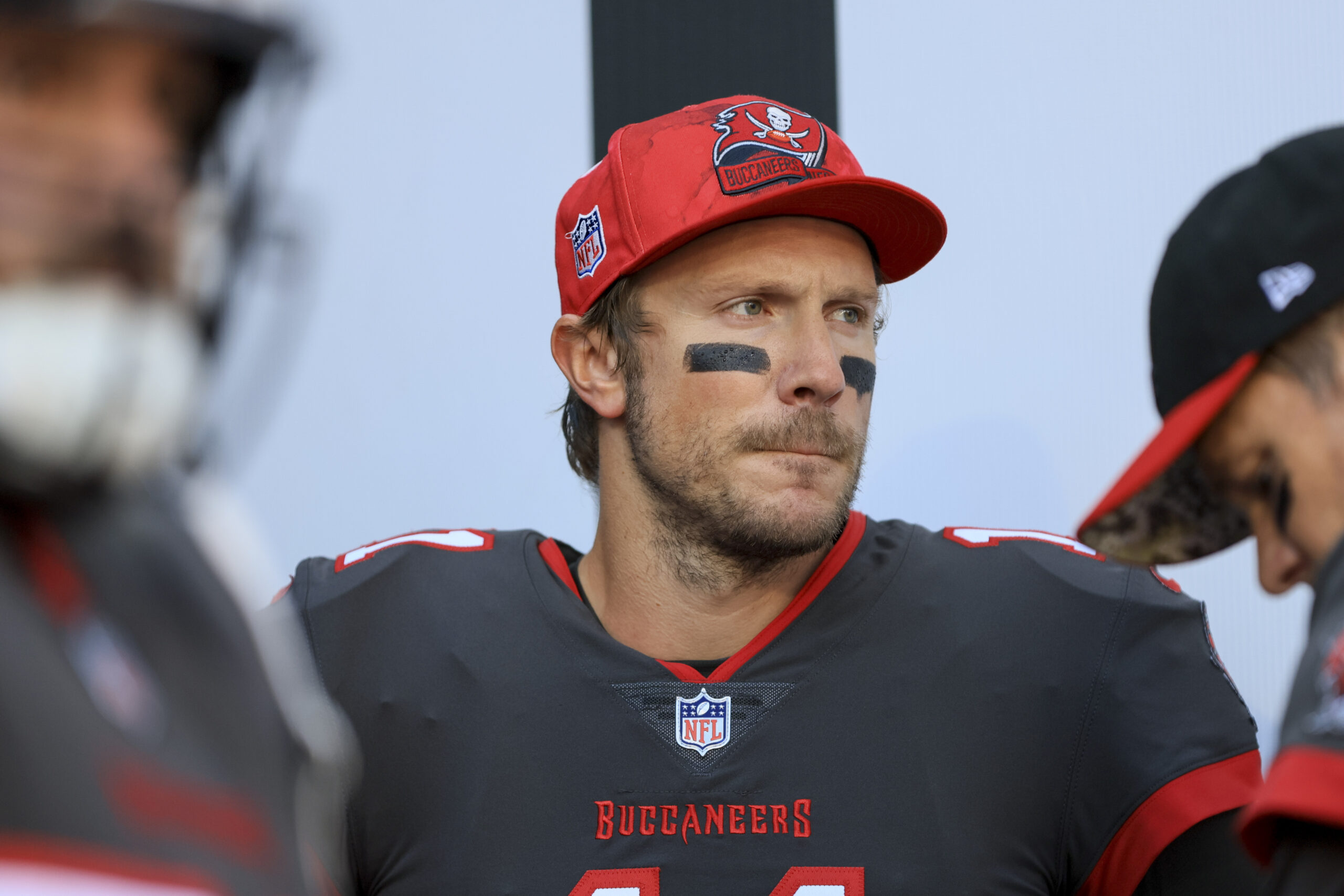 Tampa Bay Bucs QB Blaine Gabbert helps rescue 4 in helicopter crash, police  say