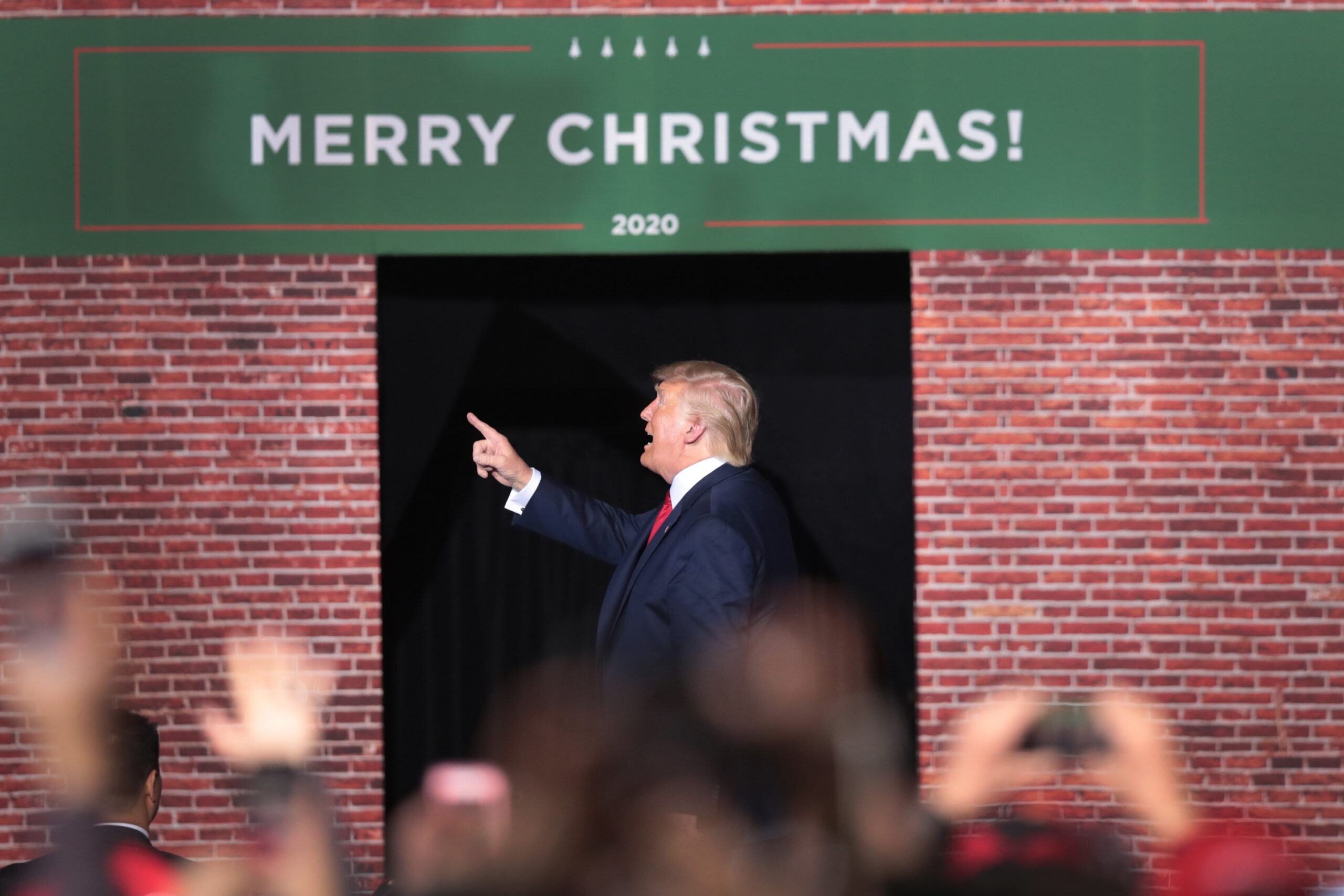 Trump Delivers Yuletide Greetings to the FBI, ‘Department of Injustice’ and ‘Radical Left Marxists’ in Bizarre Christmas Dispatch