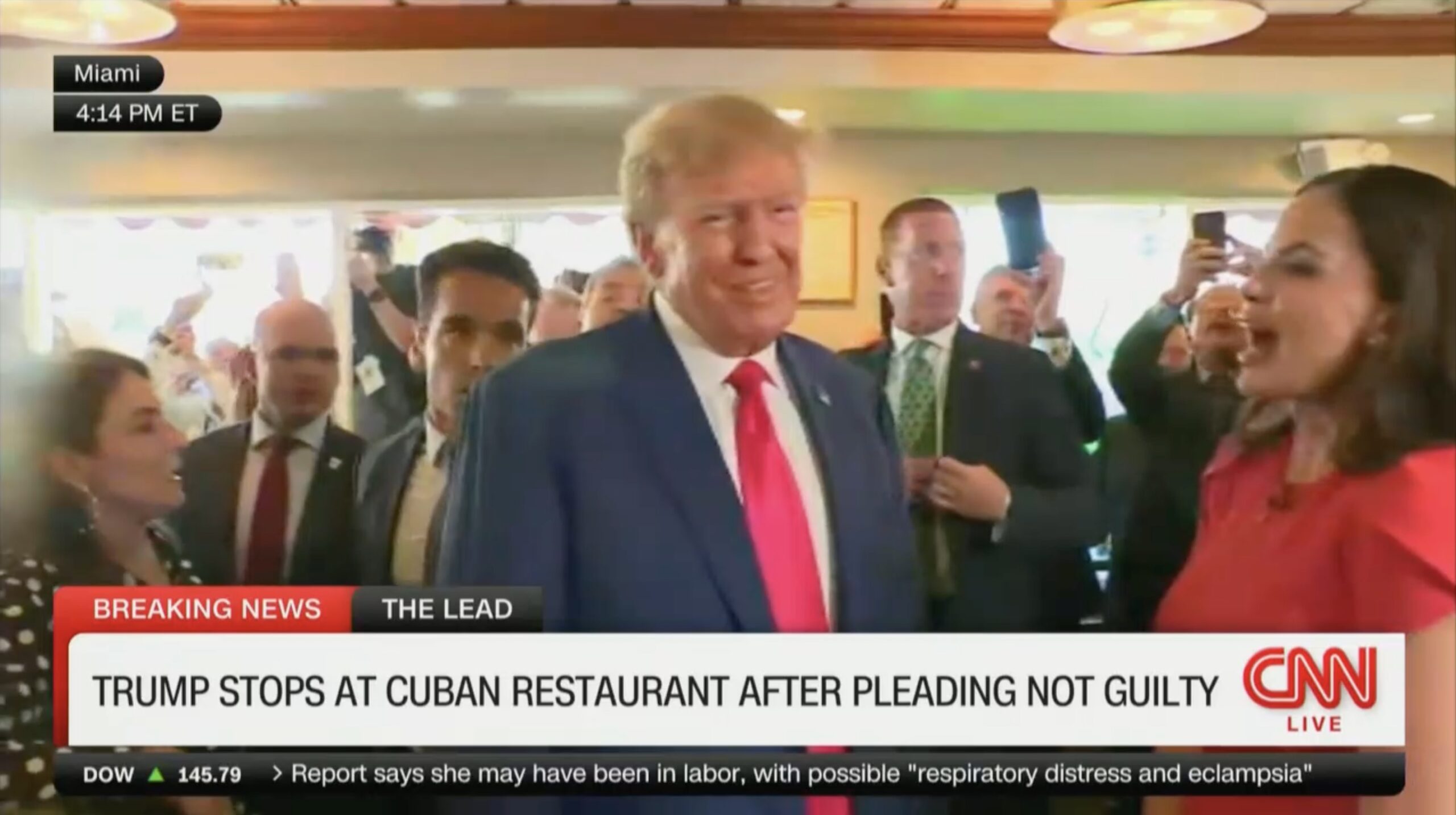 Trump Reportedly Left Restaurant Without Paying Any Bills After Telling His Supporters ‘Food For Everyone!’