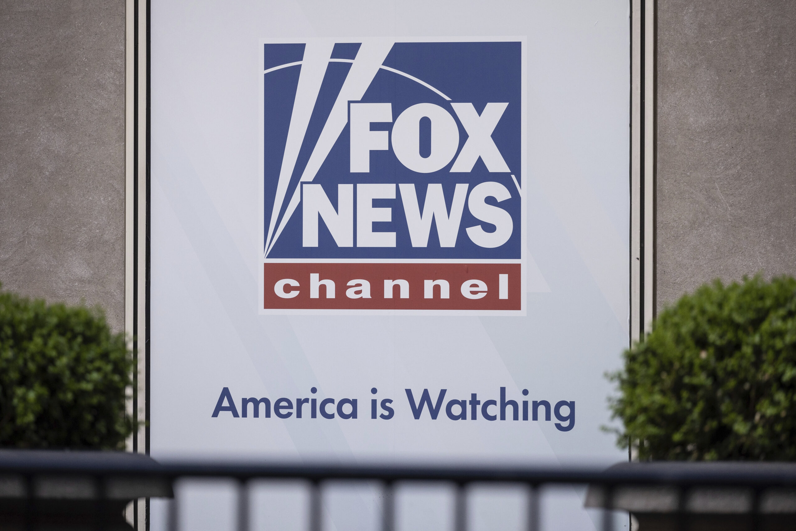 Former Fox Executives Apologize For Helping Birth ‘Bile-Filled Network’ That ‘Has Had Many Negative Impacts On Our Society’