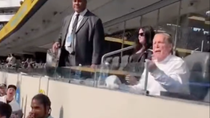 Las Vegas Raiders owner Mark Davis argues with fans