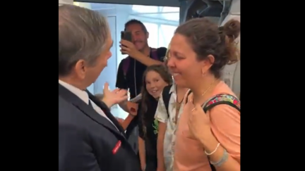 Air France flight attendant singing in Hebrew