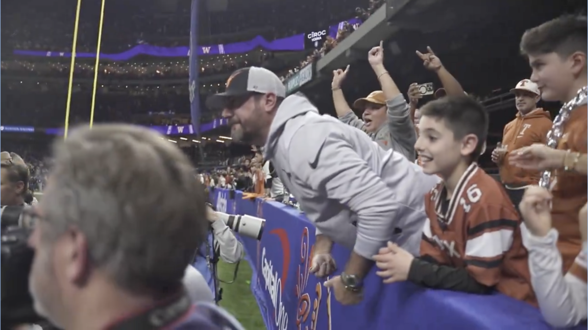 Washington Players Get Into It With Texas Fan After CFP Game