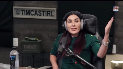 📺 Livestream Abruptly Ends As Laura Loomer Calls For Democrats to be Executed (mediaite.com)