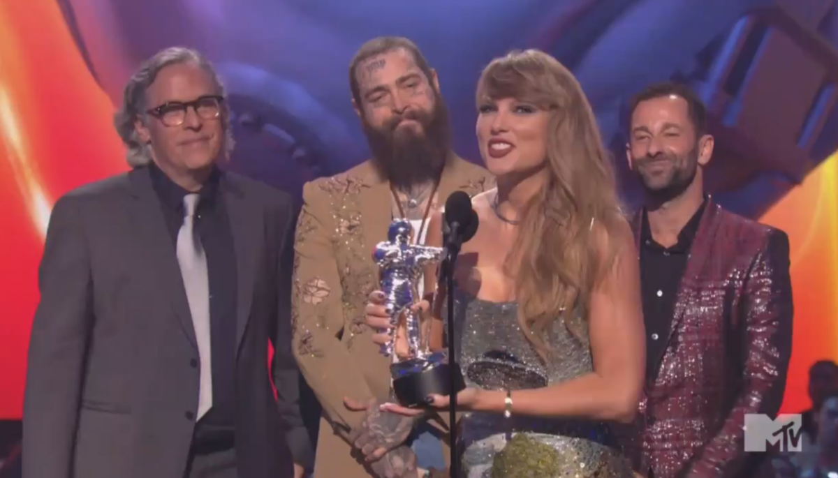 Taylor Swift Gets Political During VMAs Acceptance Speech