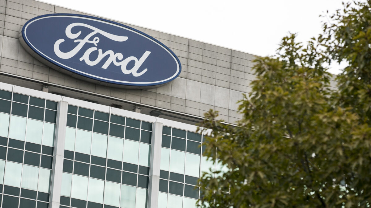 FORD CEO WARNS U.S. TARIFFS WILL BLOW HOLE IN AUTO INDUSTRY 😬
