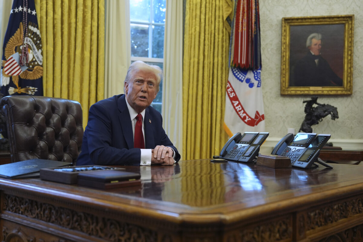 Donald Trump in Oval Office