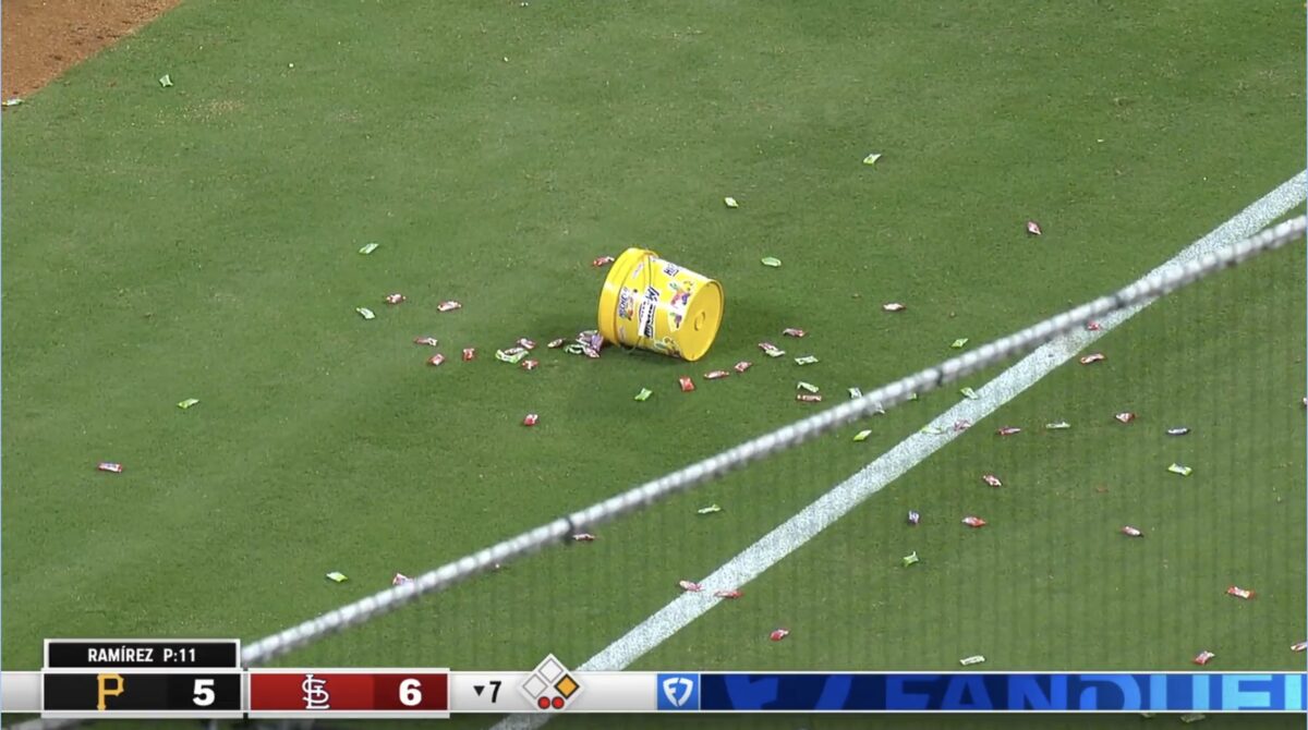 Wilson Contreras throws candy on the field following ejection